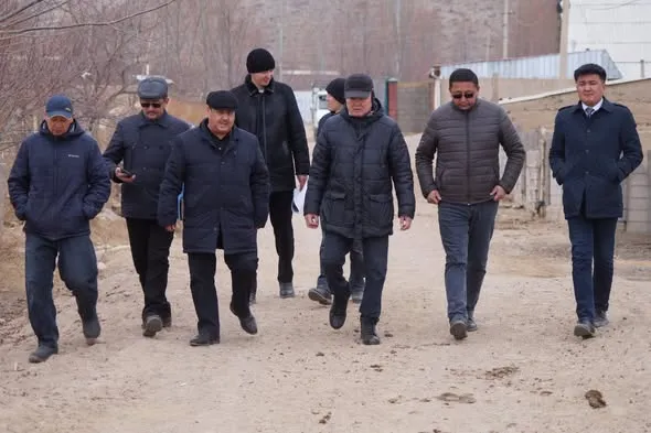 Кыргыз Республикасынын Президентинин Ысык-Кѳл облусундагы ыйгарым укуктуу ѳкүлү Б.Жетигенов Күн-Чыгыш айыл аймагына иш сапары менен келди